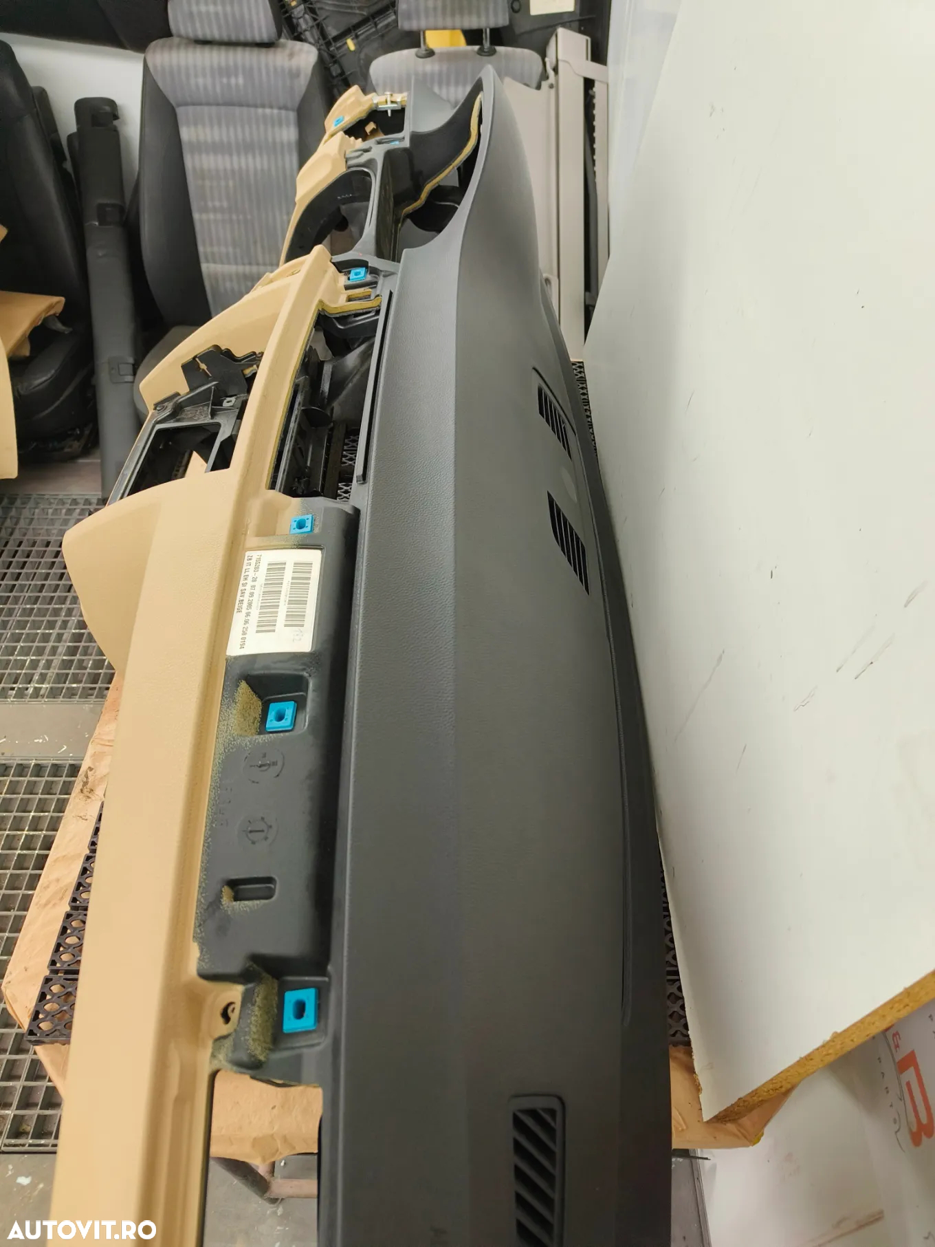 Plansa bord BMW E90/91/92 model fara navigatie cu airbag pasager model cu doua mufe - 10