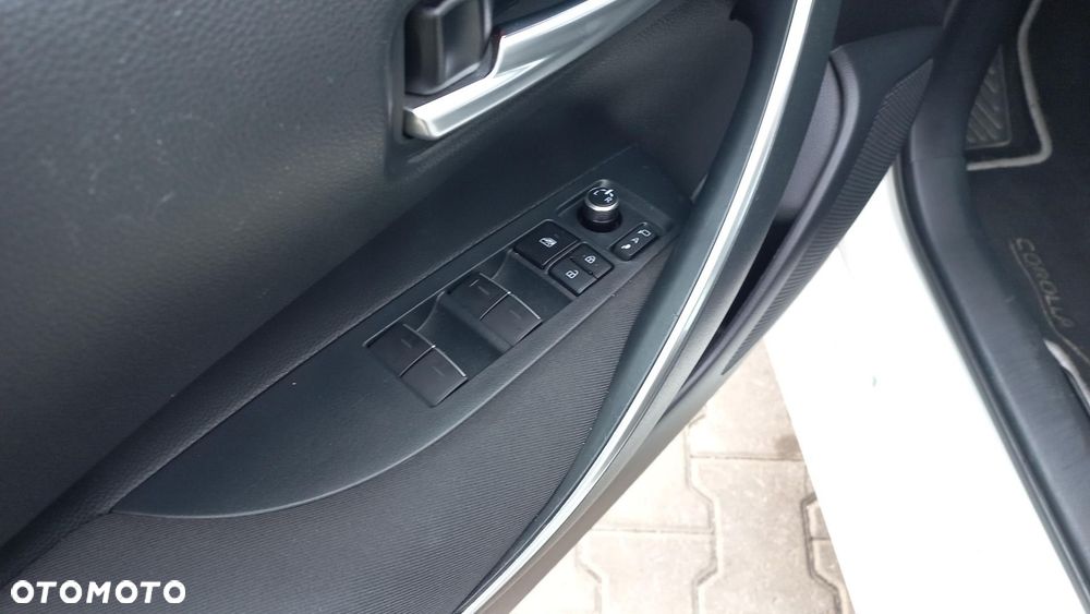 Toyota Corolla 1.8 Hybrid Comfort - 17