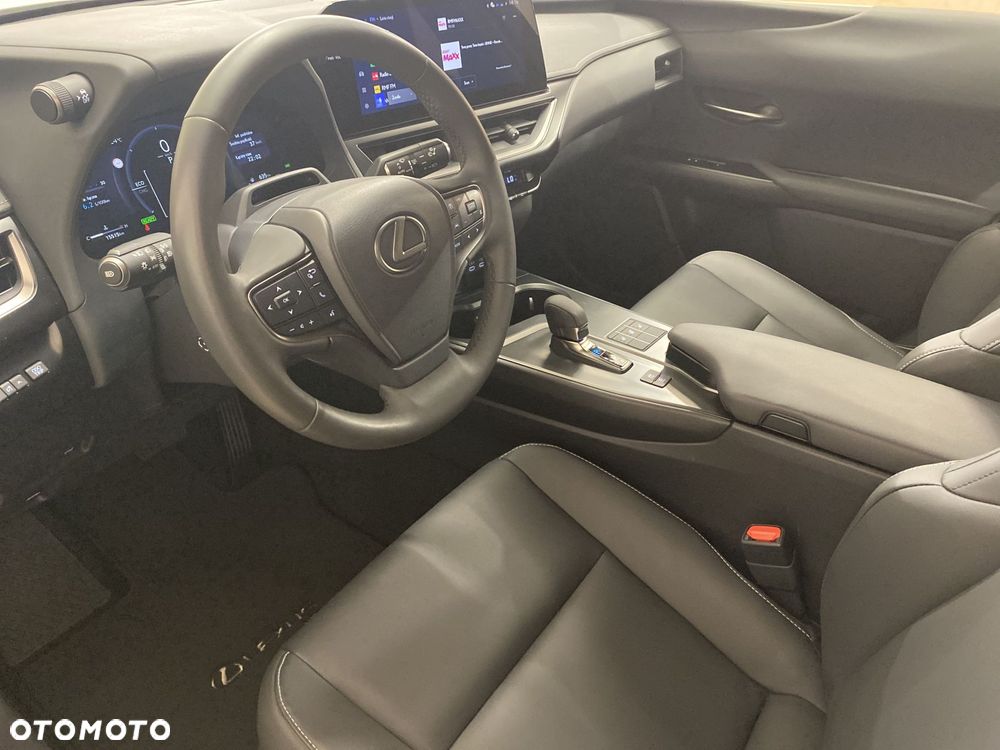 Lexus UX 300h F Sport Design - 3