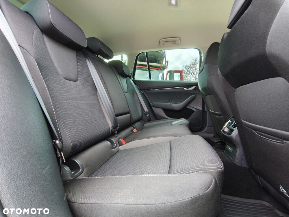 Skoda Octavia 1.5 TSI mHEV Selection DSG - 9