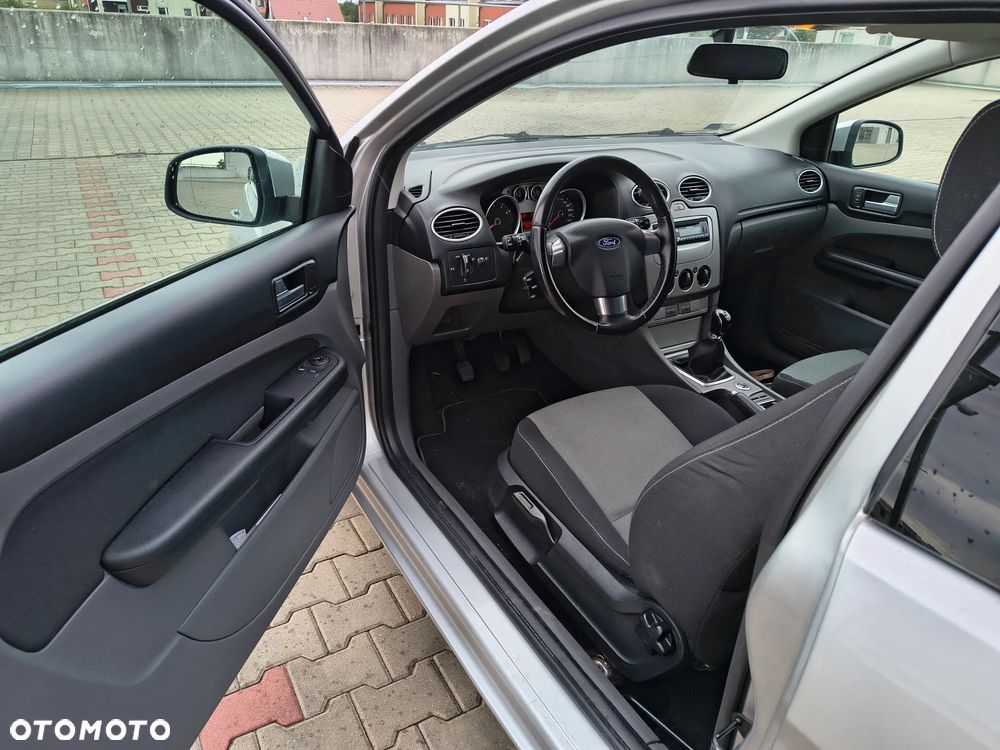 Ford Focus 1.6 16V Trend - 8
