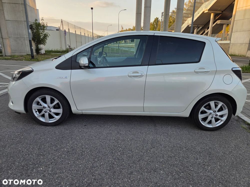 Toyota Yaris Hybrid 100 Dynamic - 6