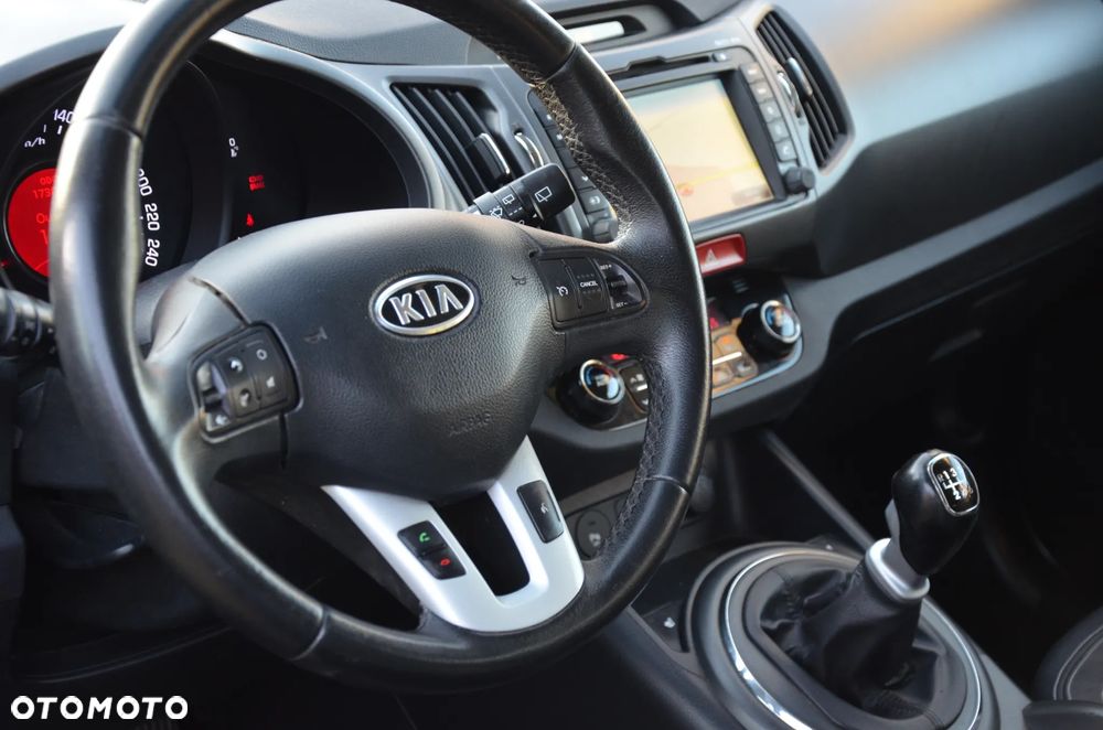 Kia Sportage 1.7 CRDI 2WD ISG Dream-Team Edition - 18