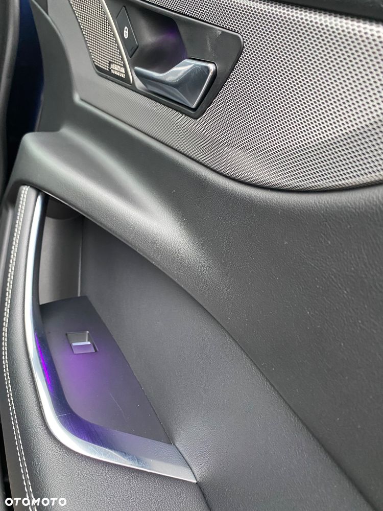 Jaguar XE P300 AWD R-Dynamic HSE - 23