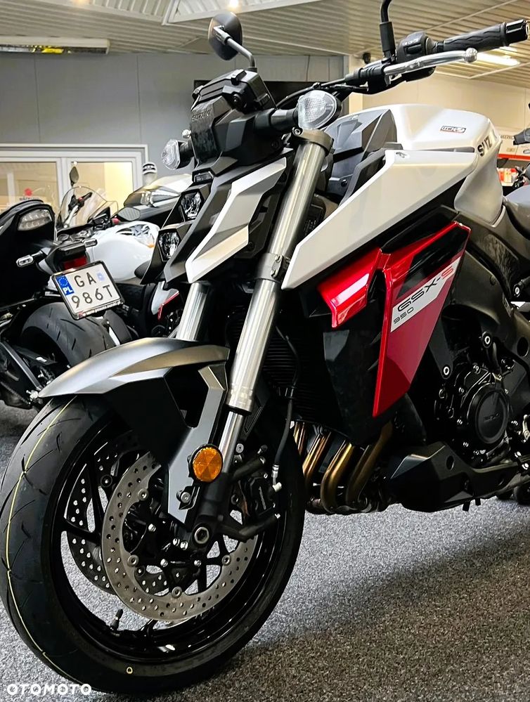 Suzuki GSX - 27