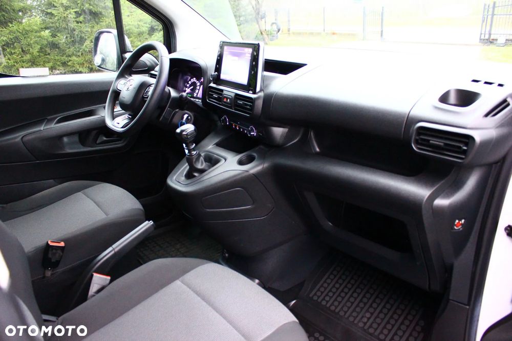 Toyota PROACE CITY BLASZAK 2 OSOBOWY 1.2 D-4T BENZYNA 110KM PEWNE AUTO FV23% - 35