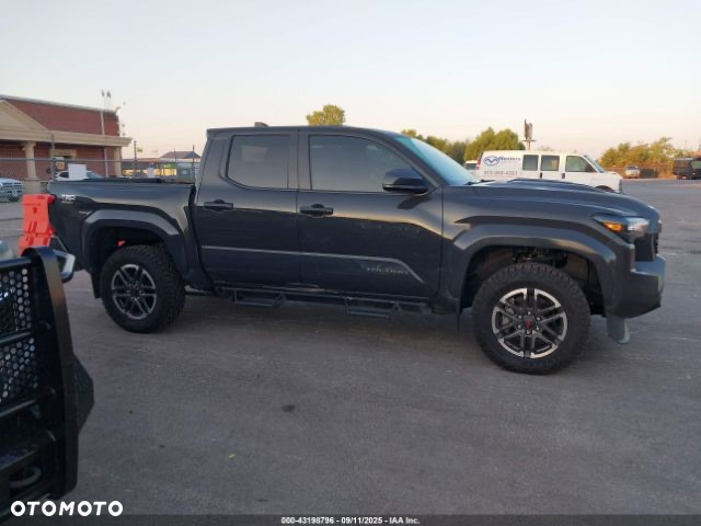 Toyota Tacoma - 4