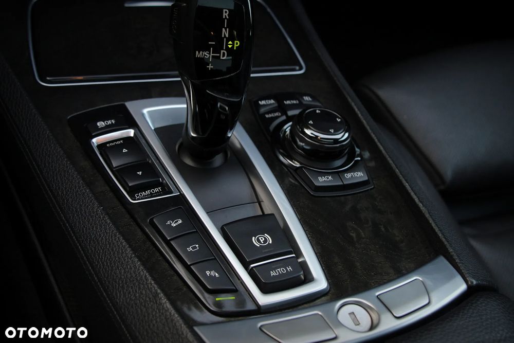 BMW Seria 7 750d xDrive - 23