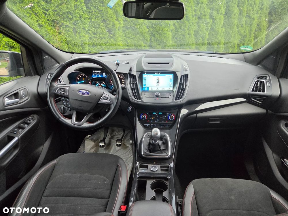 Ford Kuga 1.5 EcoBoost 2x4 ST-Line - 9