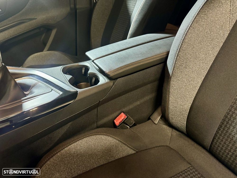 Peugeot 3008 1.2 PureTech Active Pack - 18