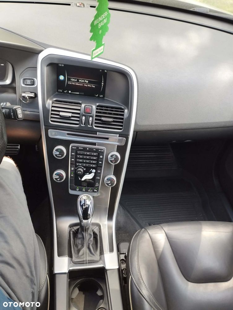 Volvo XC 60 D5 AWD R-Design Momentum - 7