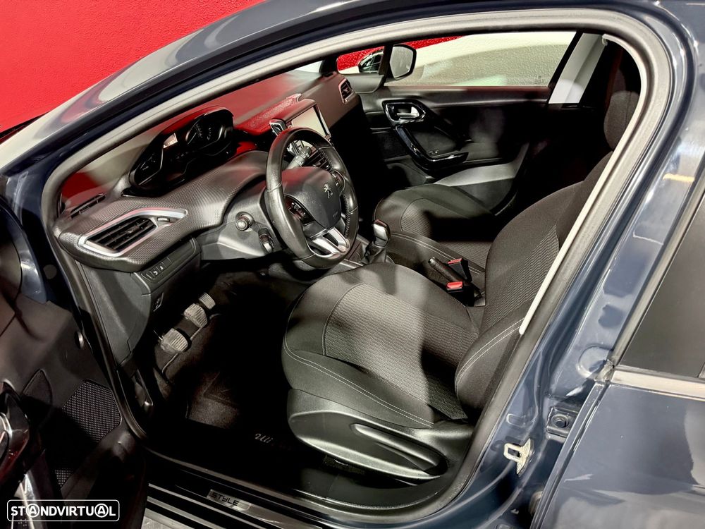 Peugeot 208 1.2 PureTech Style - 19