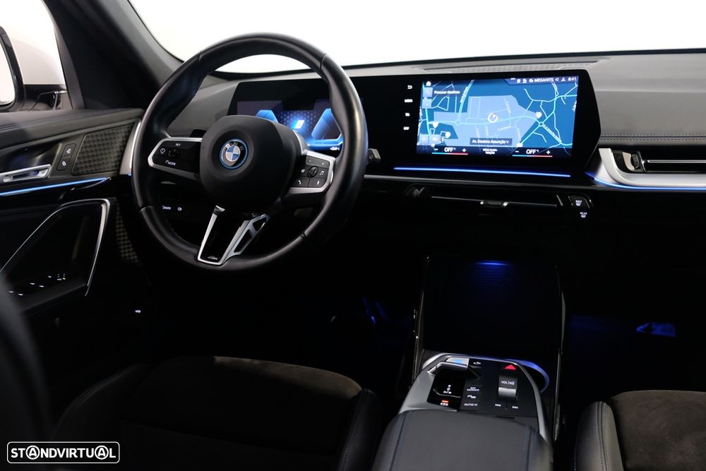 BMW iX1 xDrive30 M Sport Pack - 11