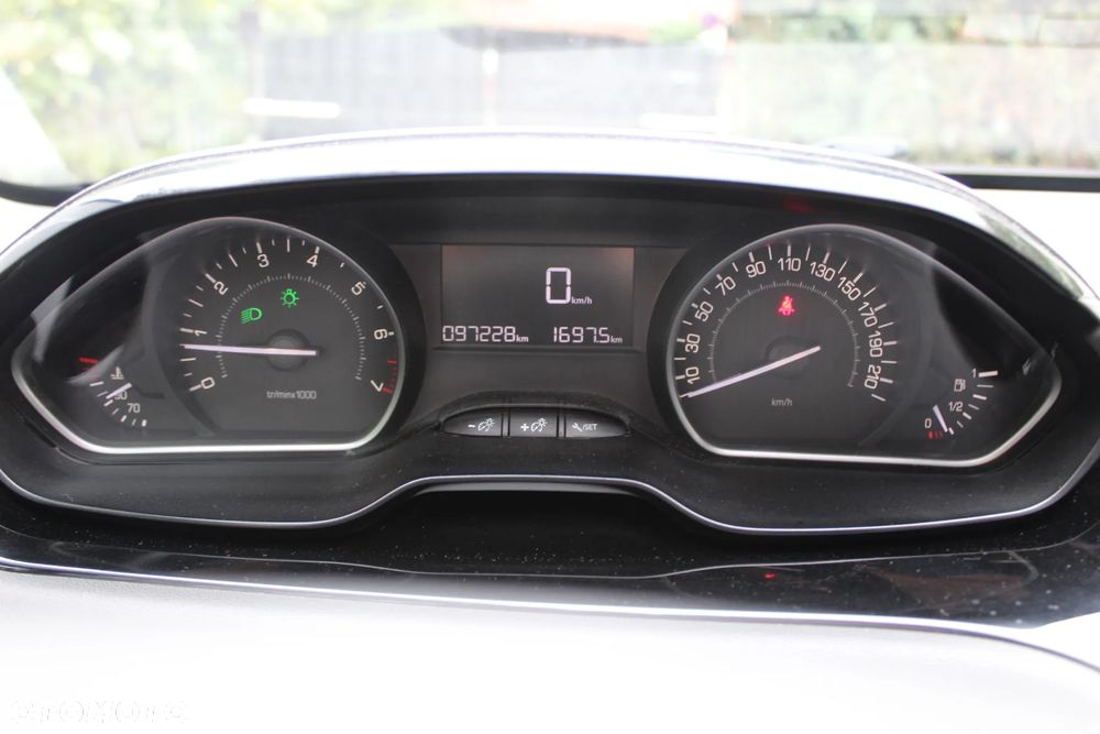 Peugeot 208 1.2 PureTech Active - 25