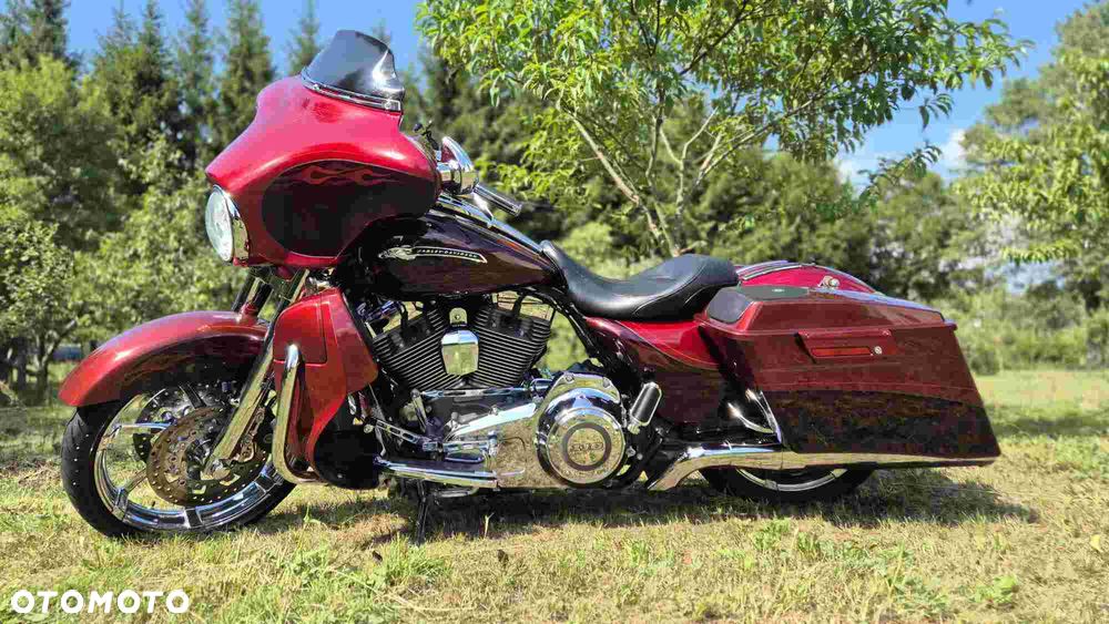 Harley-Davidson CVO Street Glide - 11