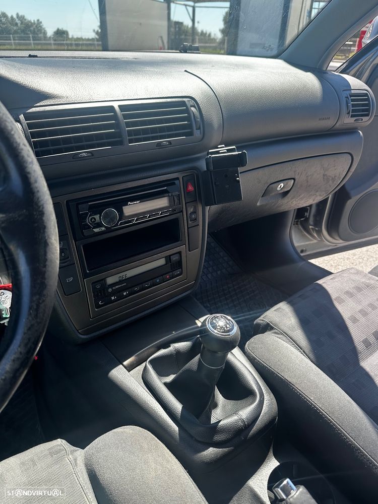 VW Passat 1.9 TDi Comfortline - 5