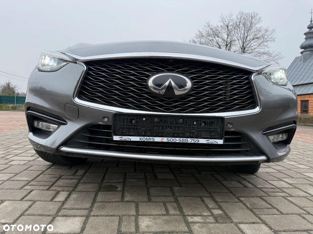Infiniti Q30 2.2d DCT AWD City Black Edition - 10