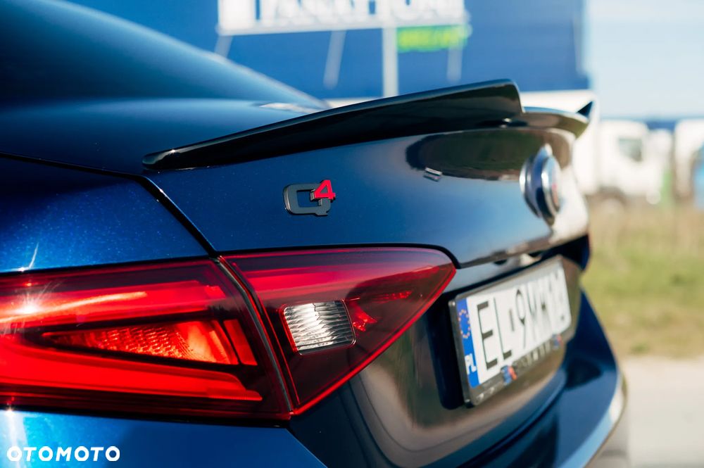 Alfa Romeo Giulia 2.0 Turbo 16V AT8-Q4 Ti - 6