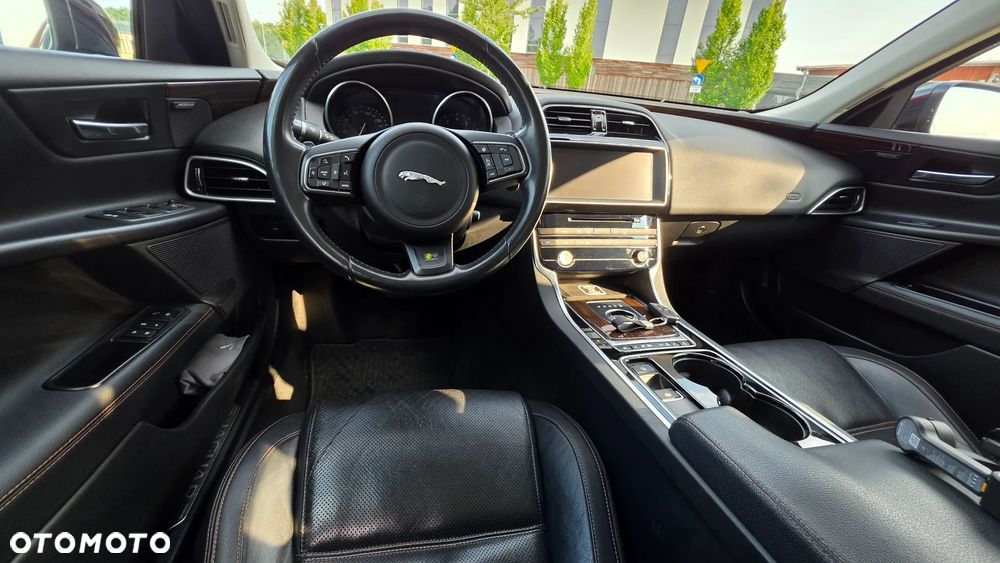 Jaguar XE - 28