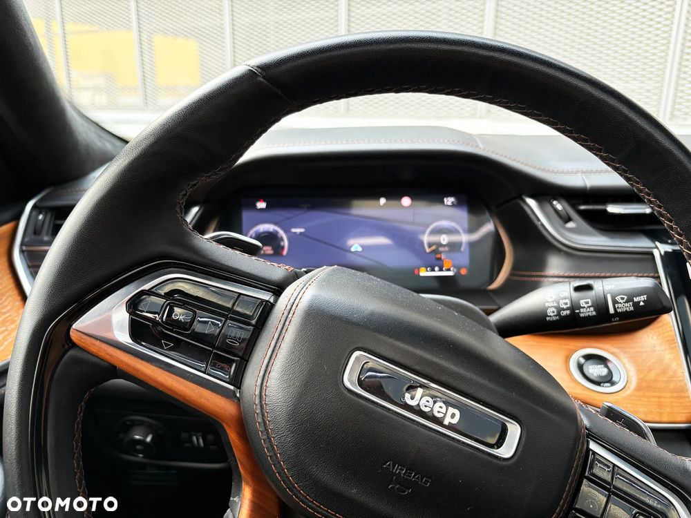 Jeep Grand Cherokee - 28