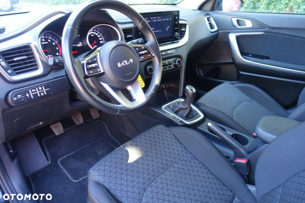 Kia Ceed - 8