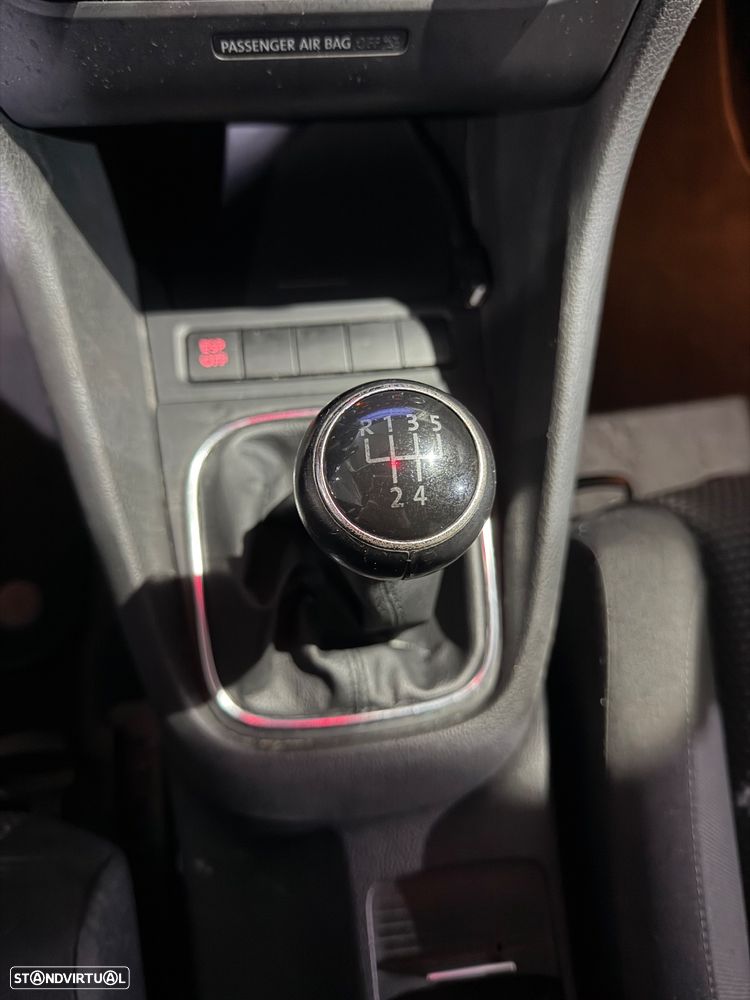 VW Golf 2.0 TDi Confortline - 14