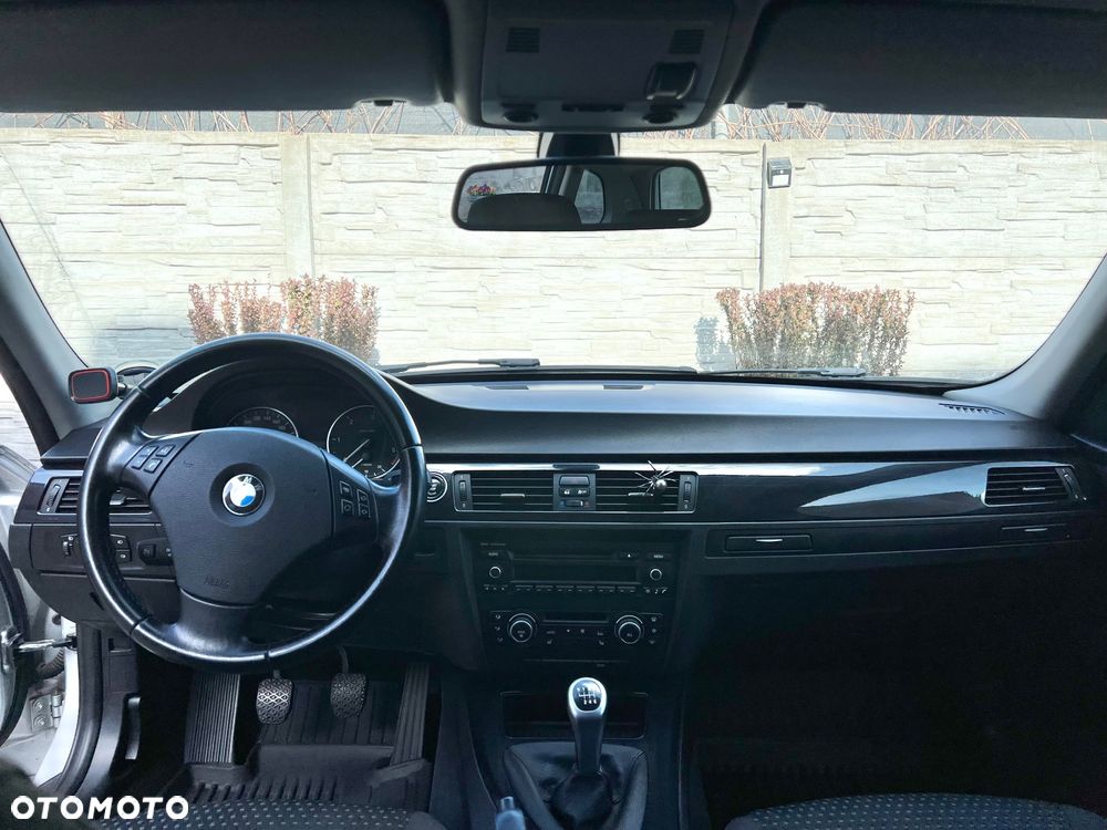 BMW Seria 3 318d - 10