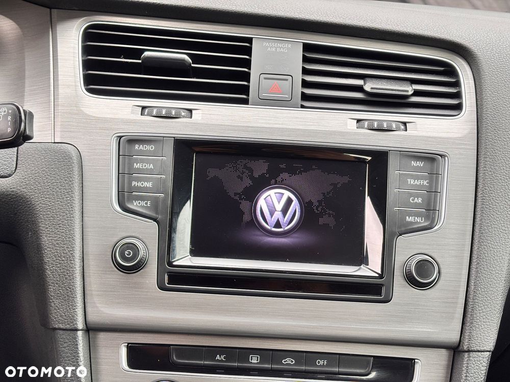Volkswagen Golf - 24