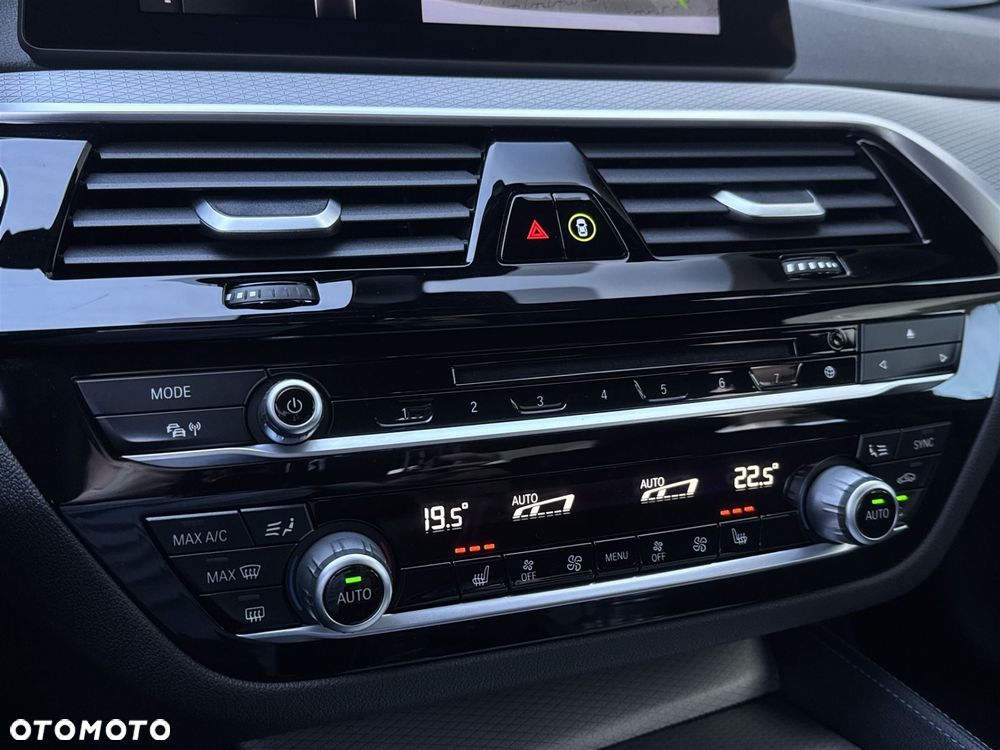 BMW Seria 5 520d xDrive - 14