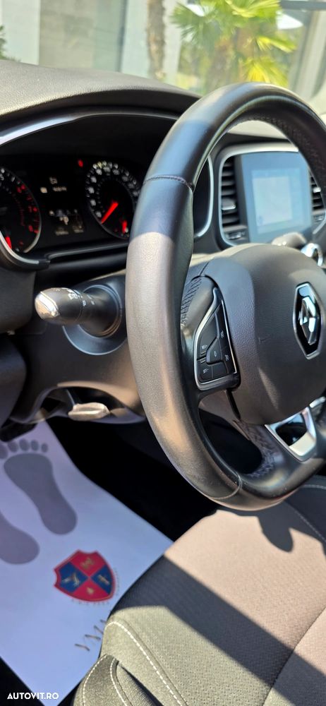 Renault Megane TCe 140 EDC GPF Zen - 29