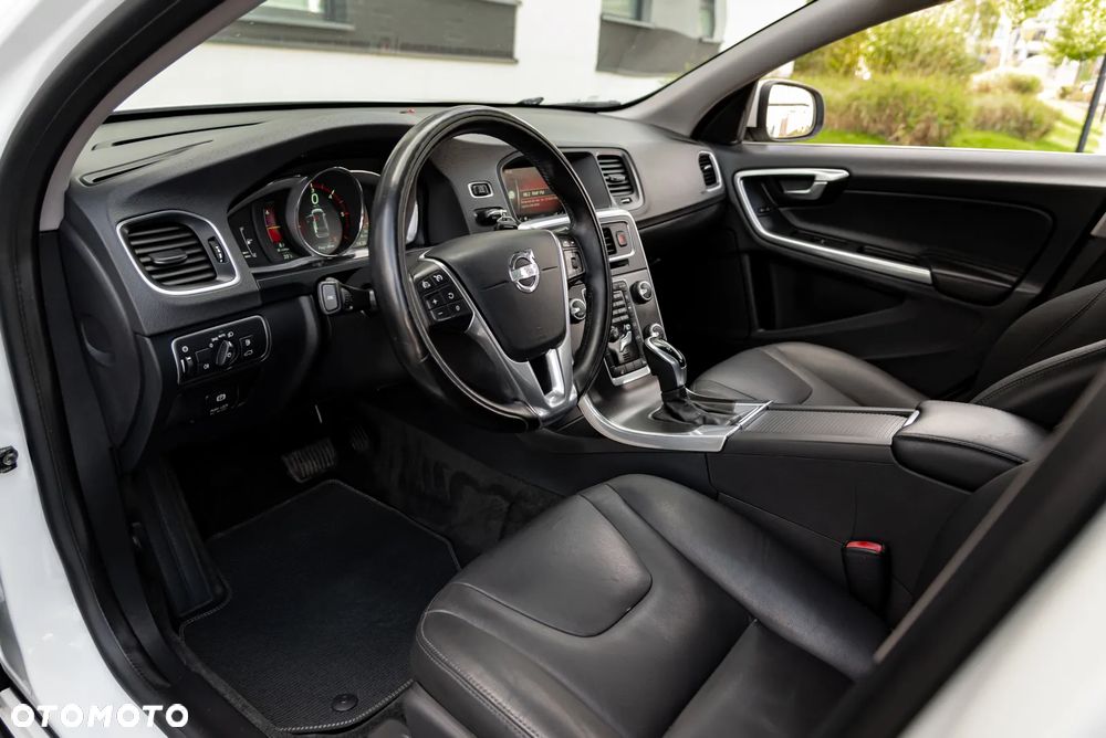 Volvo V60 D4 AWD Geartronic Summum - 18