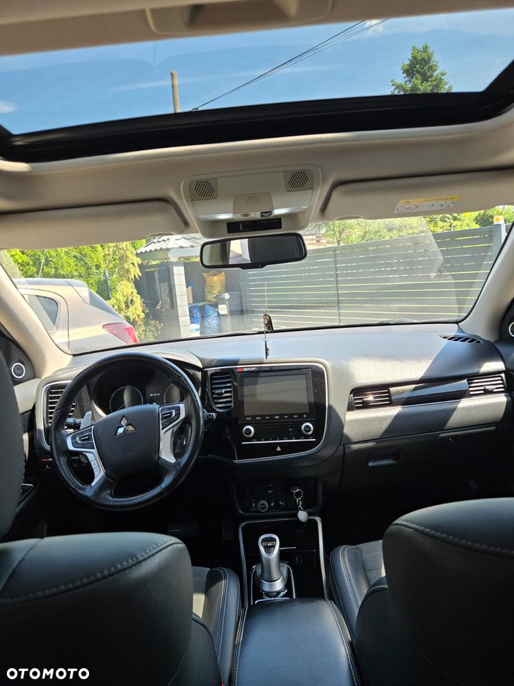 Mitsubishi Outlander Intense + - 12