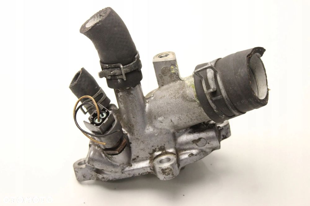 NISSAN X-TRAIL T30 2.5 TERMOSTAT OBUDOWA TERMOSTATU - 2