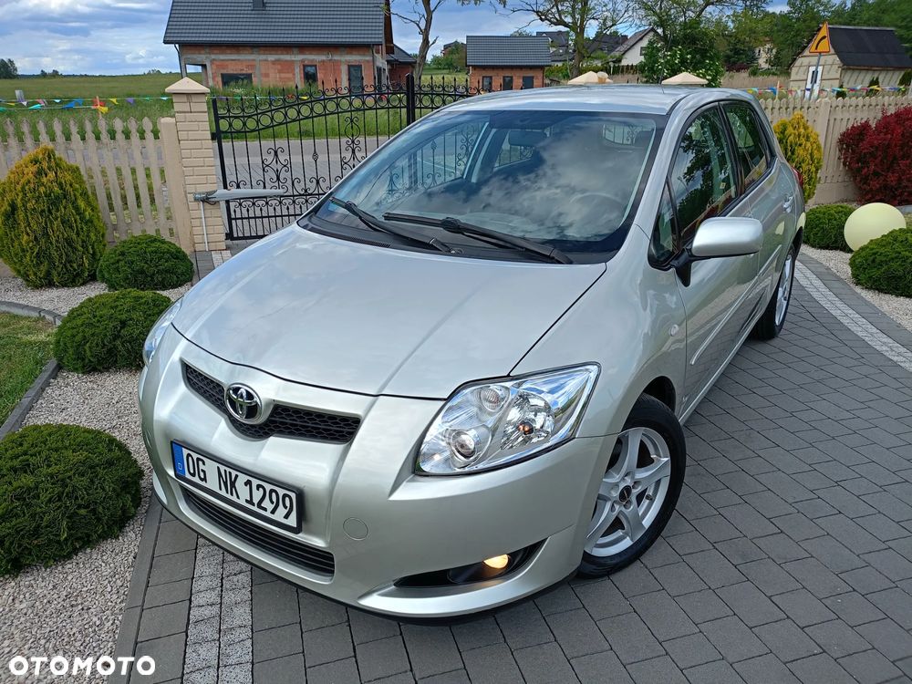 Toyota Auris 1.6 VVT-i Executive - 1