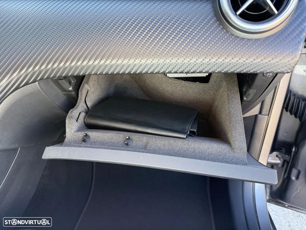 Mercedes-Benz A 180 AMG Line - 22