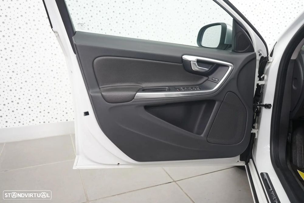 Volvo V60 1.6 D2 R-Design - 18