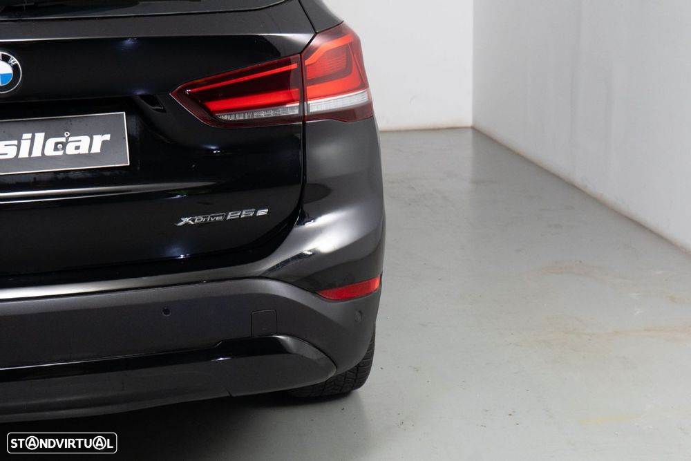 BMW X1 25 e xDrive Corporate Edition - 17