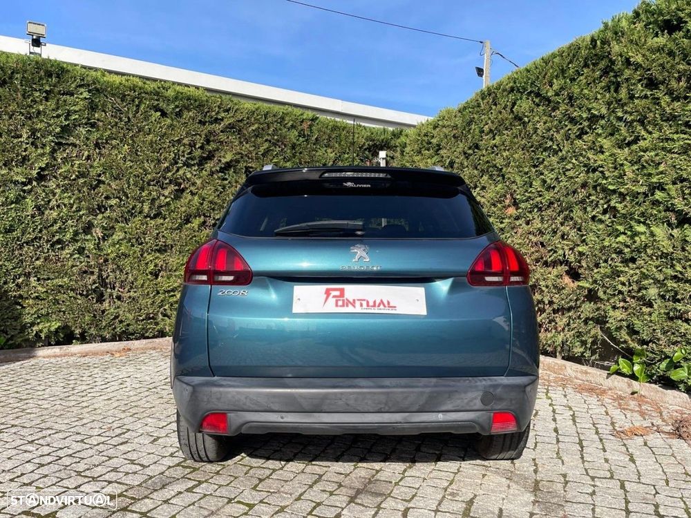 Peugeot 2008 1.2 PureTech Signature EAT6 - 8