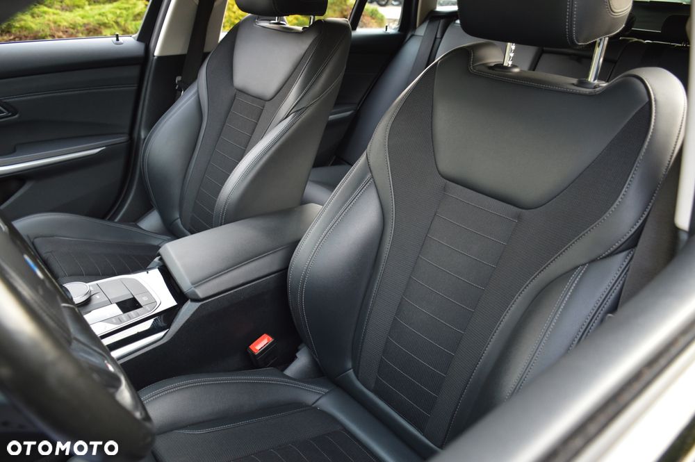 BMW Seria 3 320d Sport Line Shadow - 25