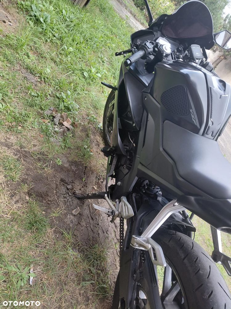 Yamaha YZF - 4