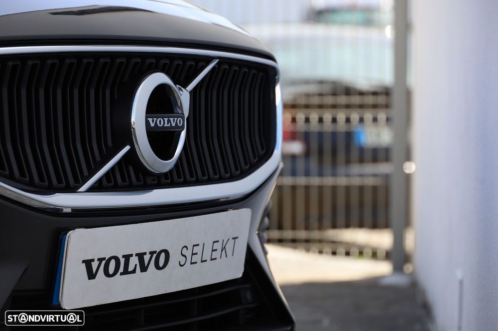 Volvo V60 2.0 B4 Momentum Geartronic - 26