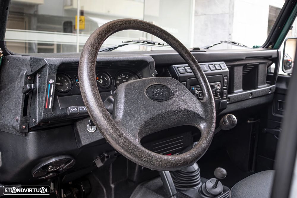 Land Rover Defender - 8