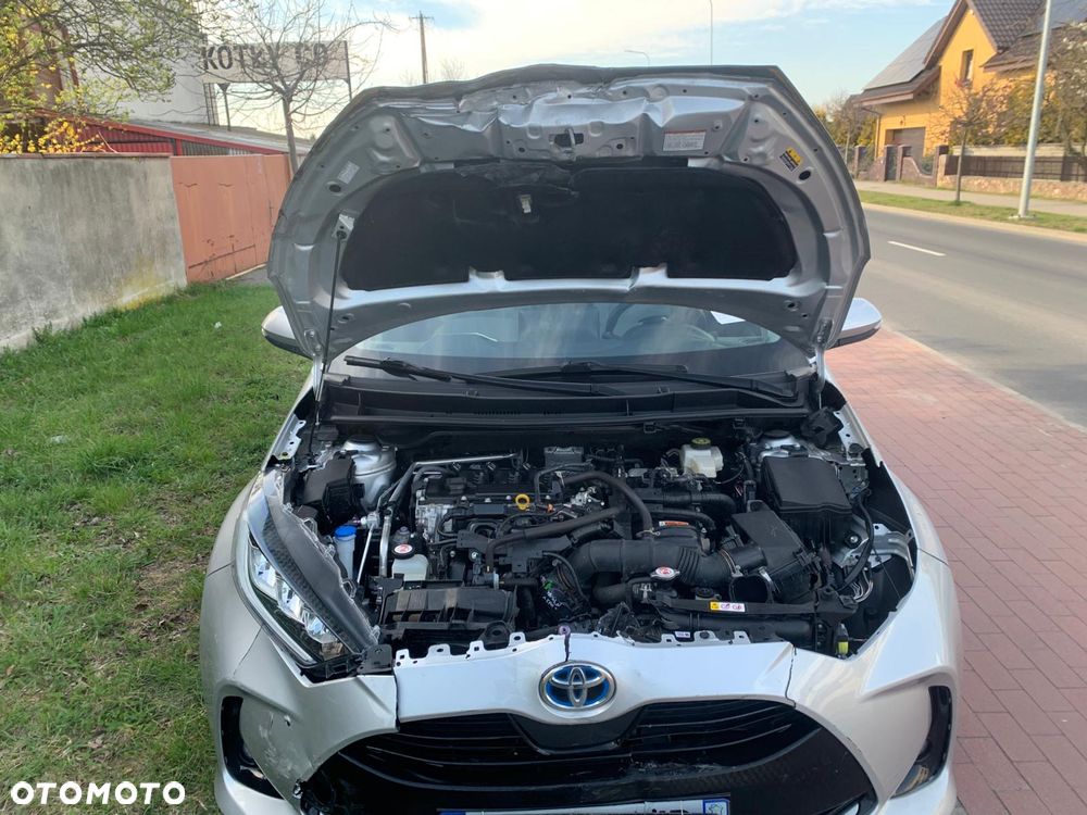 Toyota Yaris Hybrid 100 Selection Platinum - 8