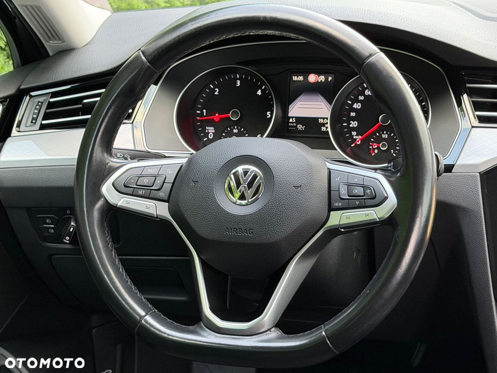 Volkswagen Passat 1.6 TDI SCR DSG Business - 29