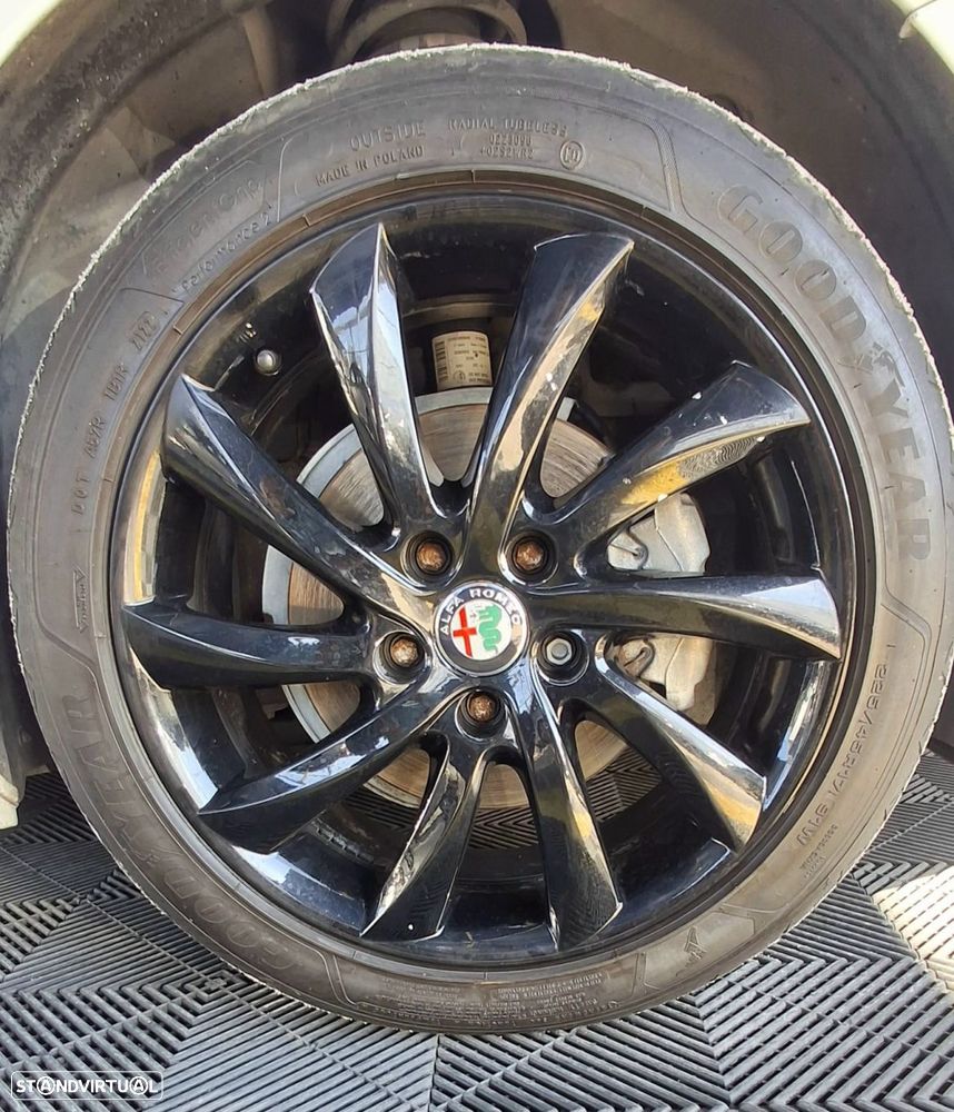 Alfa Romeo Giulietta 1.6 JTDm Distinctive - 17