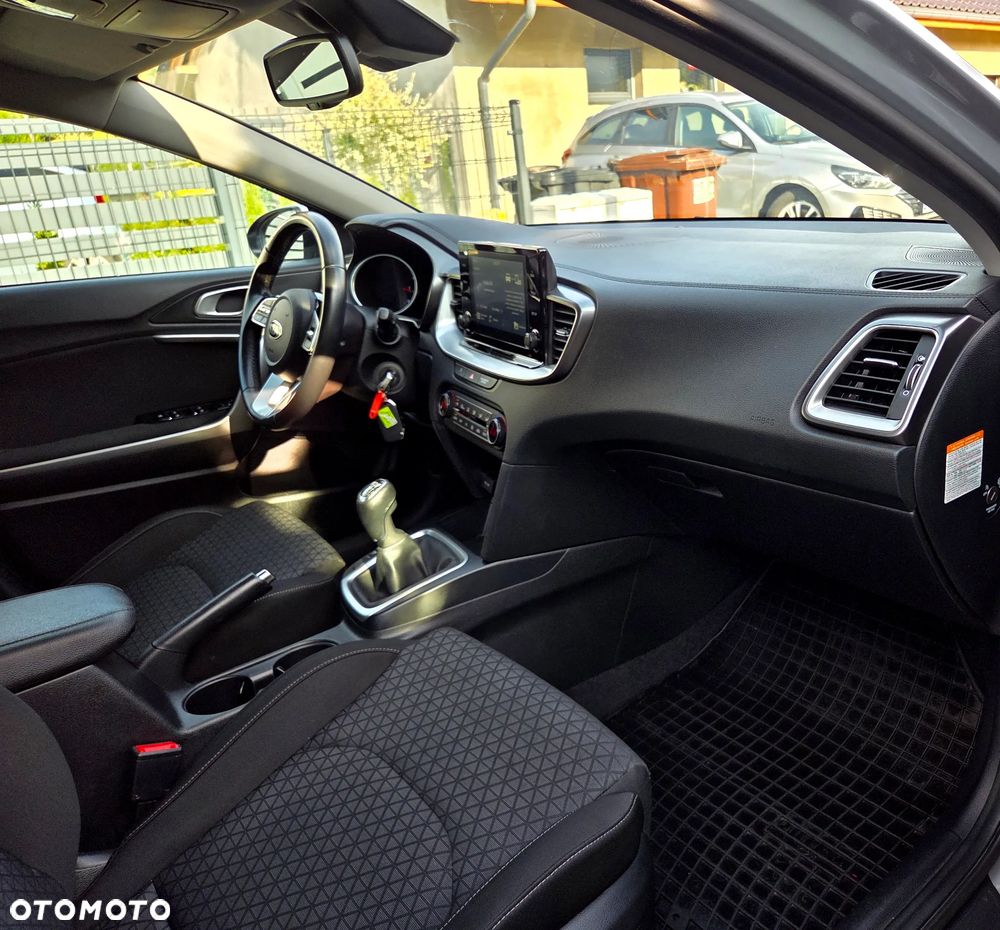 Kia Ceed 1.6 CRDi mHEV M - 14