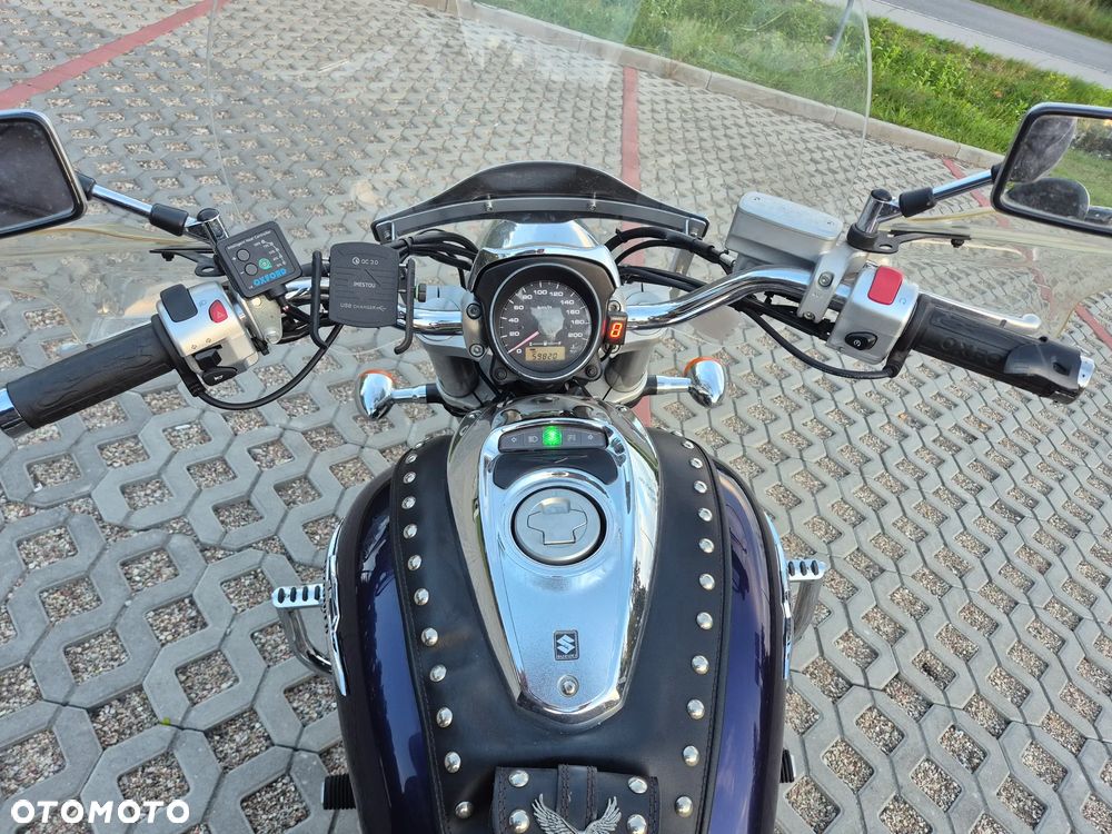 Suzuki Intruder - 10