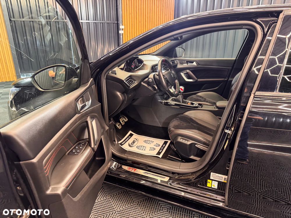 Peugeot 308 1.6 e-THP S&S GTi by Sport - 18
