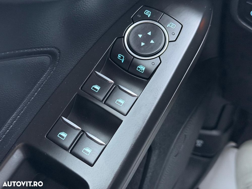 Ford Focus 1.0 EcoBoost MHEV Titanium - 33