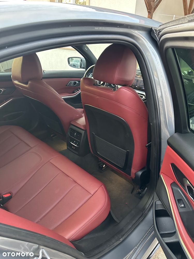 BMW Seria 3 318i M Sport - 34